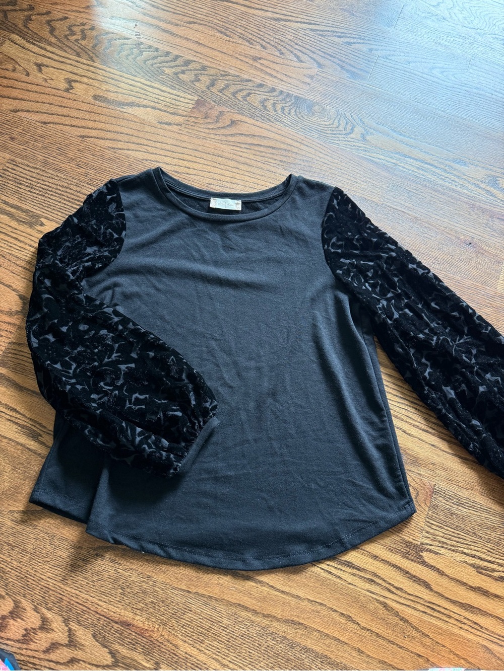 Altard State Black Floral Velvet Sleeve Tee S